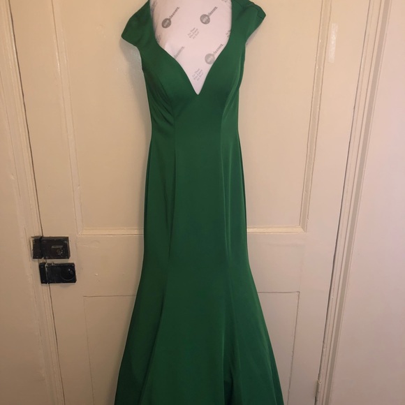 Green Tony Bowls Gown - Size 6 - Profess. Cleaned - Picture 2 of 8
